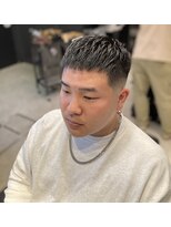 フランクスバーバー アンド ビアークラブ(FRANK'S BARBER and BEER CLUB) ナチュラルアイロンパーマ束感クロップミドルフェードカット I