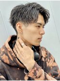 無造作センターパート波巻きツイストスパイラルパーマ束感