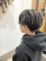 フゥカ 類家店(fuka) 【ハイライト】シルバーアッシュ　ハイライトカラー　20代　30代