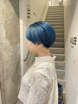アイリー 名古屋(A/LEE) 青ヘアカラー／ショートヘア