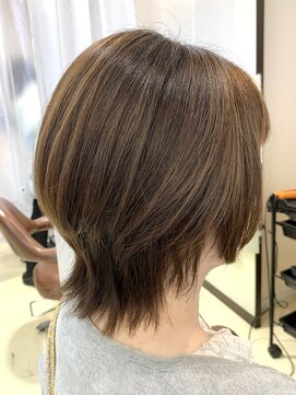 アズール 草加(azule) 大人女性おすすめ　レイヤー　ウルフ　ショートカット