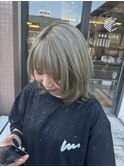レイヤーカット　ウルフカット　ホワイトブロンド