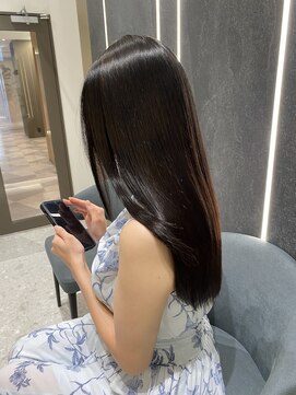 シュヴーブリヤン(cheveux brillants) 【自然な艶をまとう美髪縮毛矯正で作るストレートロングヘア】