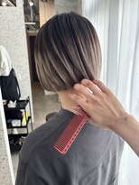 ムード(mood)&nbsp;ミルクティーベージュ×ブラック/デザインカラー/ハイトーンボブ