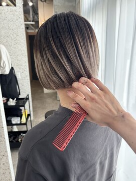 ムード(mood) ミルクティーベージュ×ブラック/デザインカラー/ハイトーンボブ