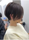 【脱白髪染めでストレスフリー。白髪ぼかし×丸みショートヘア】