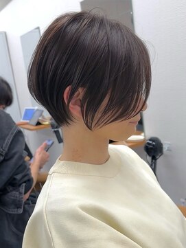 アマレット(Amaretto) 【脱白髪染めでストレスフリー。白髪ぼかし×丸みショートヘア】