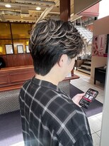 美容室エクストラアーツジャパン(X ARTS JAPAN)&nbsp;毛流れセンターパート×ダウンパーマ