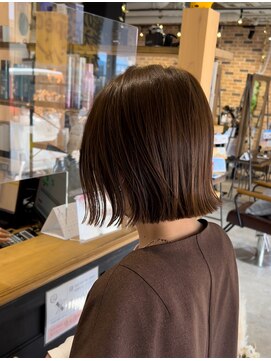 スペックホルダー(Spec Holder) 暗めカラー切りっぱなしボブ×ツヤツヤストレート10.17