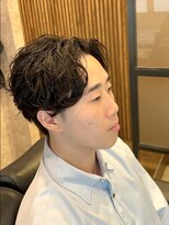 キタセンジュバーバー バイ ティーズ(KITASENJU BARBER by T's) センターパート ニュアンスウェーブパーマ シャドウパーマ