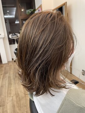 アメリ(Ameri) -Ameri-切りっぱなしボブ × ハイライトベージュ