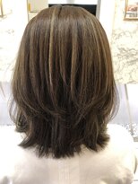 ヘアーデザインムーヴ(Hair design MOVE)&nbsp;白髪ぼかしハイライト　ミディアム