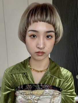 エイチ(H) xブリーチ/イメチェン/ホワイトブロンド/外ハネボブ/美髪/