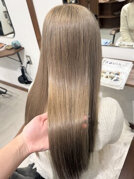 ルイ(ROUIS produced by LUCK 津田沼) ROUIS 津田沼 赤み消しベージュ ブリーチ ヘッドスパ