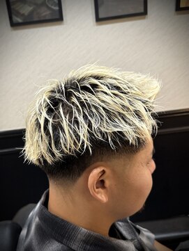 プラウド(PROUD) フェード/スキンフェード/短髪/ホワイトカラー/原田航海