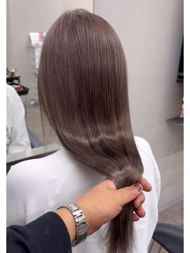 エミーバイモアムー(Emmie byMoremuu) 【RYUKI】サラ艶グレージュ