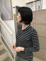 ナヌークカフラ(nanuk kafla)&nbsp;オン眉に合わせてさりげない顔まわりと、くせ毛っぽいカール