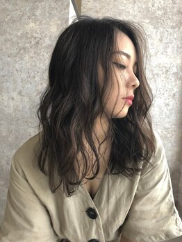 お客様一人ひとりに似合うヘアを提案し、それぞれの骨格に合わせた収まりが良いスタイルを作ります◇