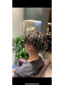 ブル(b.u.l.l.) ツイストパーマ＋ハイライト