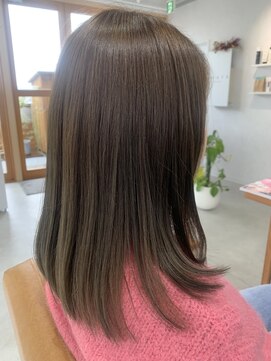 ソアラ(soara) ミディアムストレート×オリーブブラウン