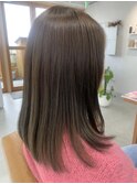 ミディアムストレート×オリーブブラウン