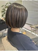 ショートボブ ハイライト 白髪ぼかし