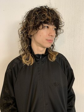 メンズレコ 渋谷(MEN'S LECO) ブルーブラックフェザーパーマ刈り上げセンターパート