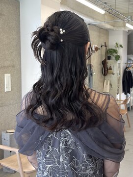 シロ(SiLO) パール×ゆる巻き上品ハーフアップ