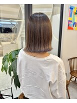 エブリ(evri)&nbsp;外ハネミディアム　レイヤーカット　顔まわりカット　ブリーチ