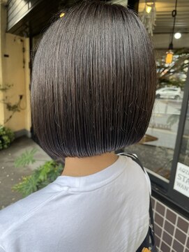 アオゾラヘアーカミノウラ(AOZORA HAIR kaminoura) グレージュ×ミニボブ