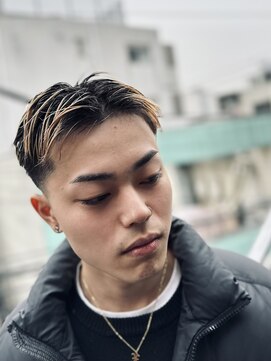 ザ フェイダーズ(The Faderz) ツーブロックマッシュスキンフェードハイライトセンターパート