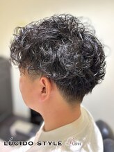 『 ゆるふわパーマのセンターパート 』 ー ナチュラルなこなれ感を演出 ー