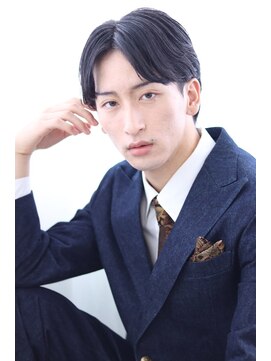 シロフイケブクロ(shirof ikebukuro) ビジネススーツセンターパート暗髪ツーブロックパーマショート