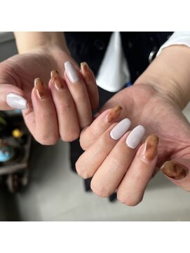 ラシェンテ 旧居留地(La Sente) べっ甲×グレージュの大人ネイル