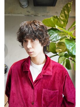 キュー(Cue_) 外国人寝癖風無造作スパイラルパーマのウルフパーマ(影山)