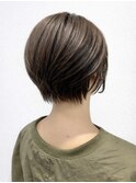 丸みシルエットのくびれショート