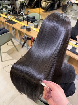 リラエ(Lyrae) 西梅田/ブラウン/ベージュ/レイヤー/前髪カット/髪質改善