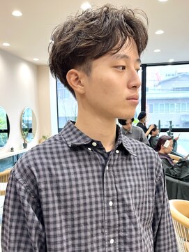 イギー(igggy) メンズパーマ　センターパート　デジタルパーマ　ショート