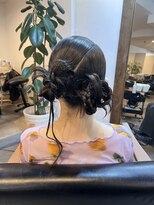 スリー(three)&nbsp;ヘアセット　ヘアアレンジ　カチモリヘア