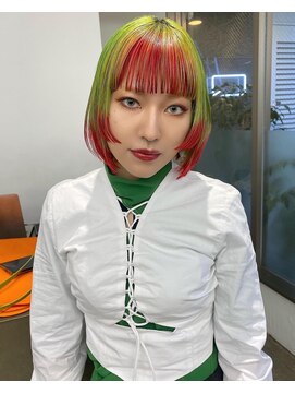 レコ 渋谷(LECO) ネオングリーンとレッドのデザインボブ