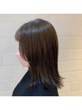 イーチ ヘアーアンドトータルビューティ(each hair&total beauty) アッシュ系カラー/大人外ハネ【青木元子】