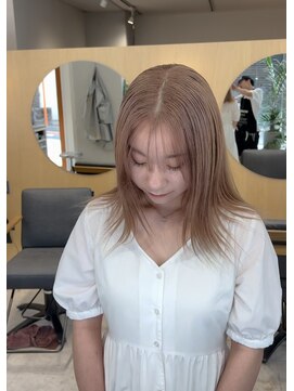 スタン 渋谷(Stam) ベージュカラータッセルボブ切りっぱなしボブ長めボブレイヤー