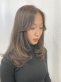 オーリーヘアー(Olliy hair)&nbsp;顔周りにレイヤーをたっぷり入れた、軽さのあるスタイル