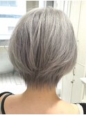 ホワイト×丸みショート×20代30代40代50代