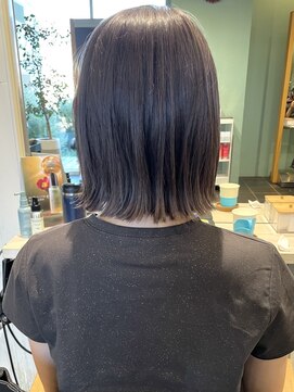 トリコ ショップアンドヘアサロン(tricot shop hair salon) ぷつんとbob  ダブルカラー シルバーグレージュ