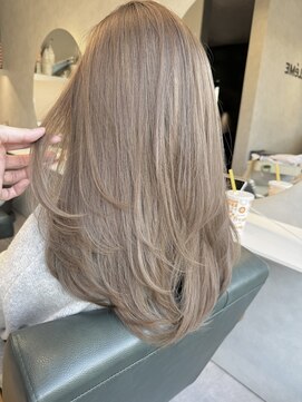 アルム(ALLe'ME) レイヤーカット＋グレージュカラー