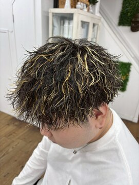 ユイマァルスロウ(YUIMARL SLOW) メンズハイライト20代30代40代メンズパーマツイストスパイラル