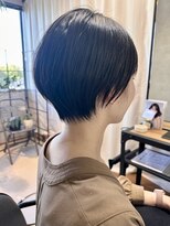 ハチ(hachi)&nbsp;トレンドのマニッシュショート丸み◎ツヤ美髪髪質改善耳掛け小顔
