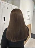 艶感ブラウンのストレートミディアム