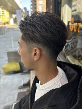 フォーコーナーズ(Four Corners) テーパーフェード/スキンフェード/バーバー/刈り上げ